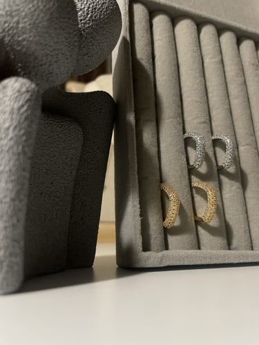 حلق فضي وذهبي