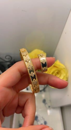 فان كليف اسواره مقفل فضي او ذهبي