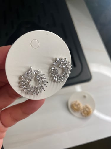 حلق فضي او ذهبي