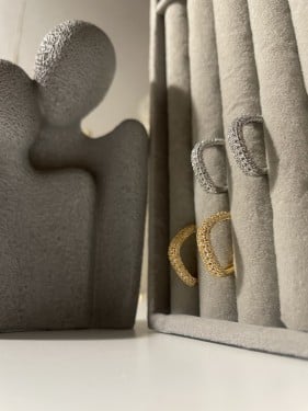 حلق فضي وذهبي