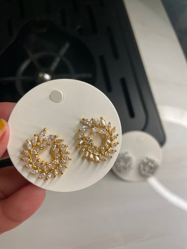 حلق فضي او ذهبي