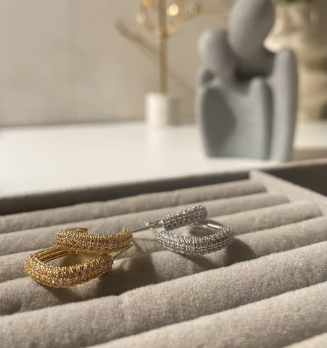 حلق فضي وذهبي