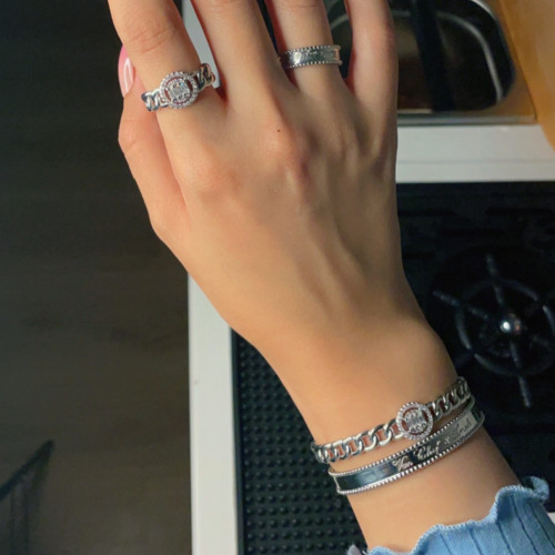 اسوراتين وخاتمين فري سايز فضي او ذهبي