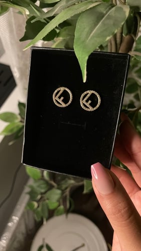 حلق فضي وذهبي