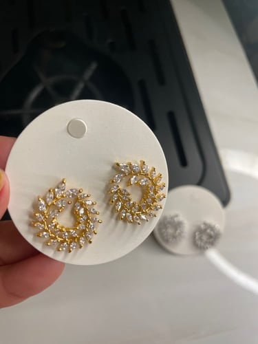 حلق فضي او ذهبي