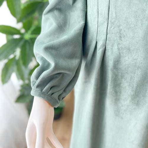 فستان نسائي مخملي طويل ، تصميم كسرات ، لون تفاحي