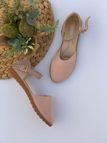 صندل نسائي انيق برباط اسوره