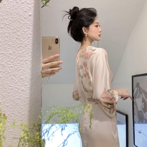 فستان نسائي عتيق ، موديل ذيل السمكة ، وفتحة عنق عل...
