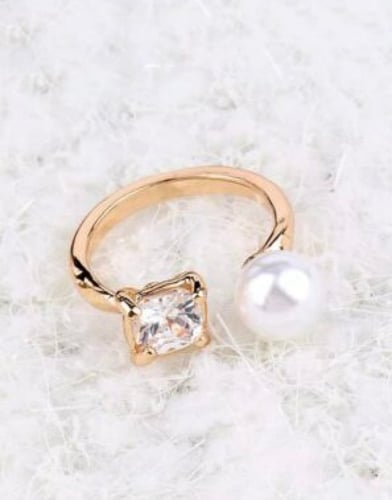 خاتم اللؤلؤ بأحجار الراين