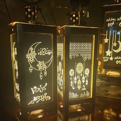فانوس رمضاني ذهبي مضيئ