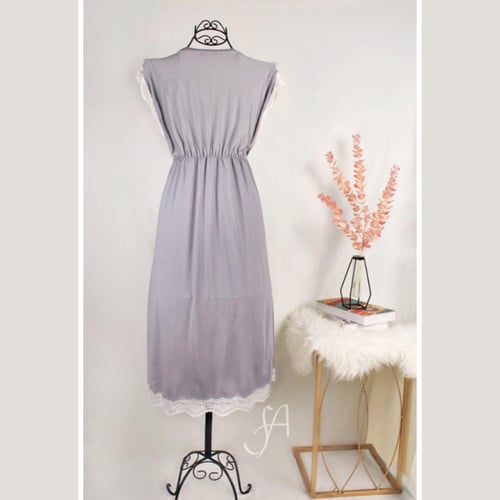 فستان ليلي ناعم بأطراف دانتيل ، متوفر ب ثلاث ألوان