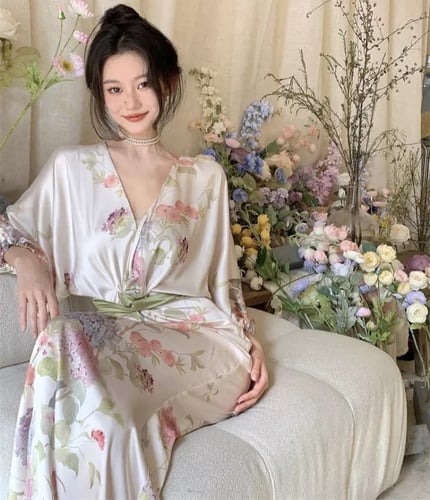 فستان نسائي عتيق ، موديل ذيل السمكة ، وفتحة عنق عل...