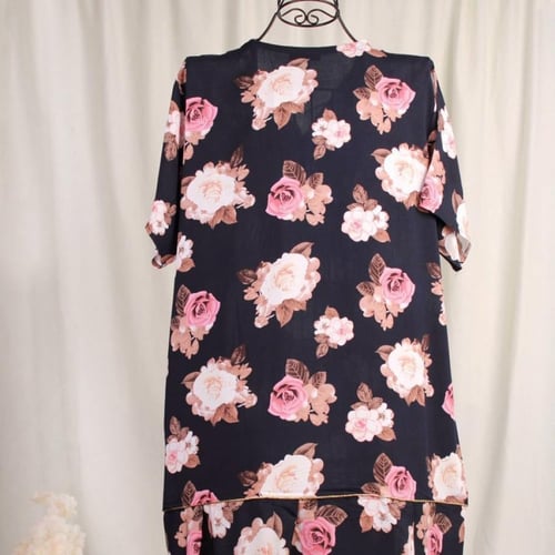 قميص نسائي قصير ، خامة باردة ، لون أسود