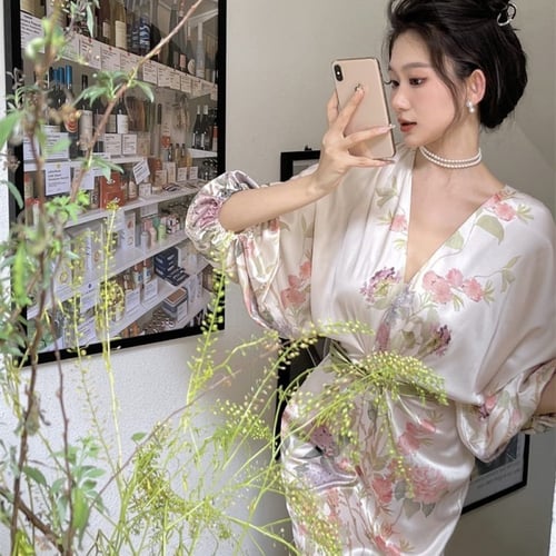 فستان نسائي عتيق ، موديل ذيل السمكة ، وفتحة عنق عل...