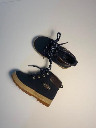 جزمه كاحل بأربطة امامي للاولاد الصغار