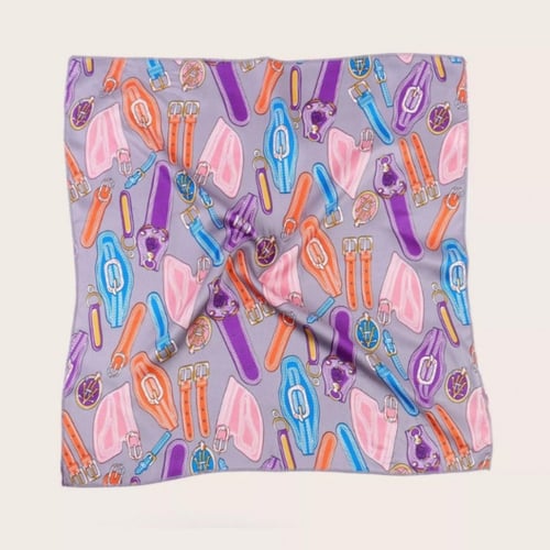 وشاح نسائي ناعم بطباعة الكرتون ، ملون