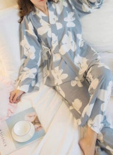 طقم بيجامة بطباعة زهرة مع قناع للعينين