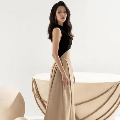 فستان نسائي أنيق، تصميم خصر عالي ، مزين بخطوط ناعم...