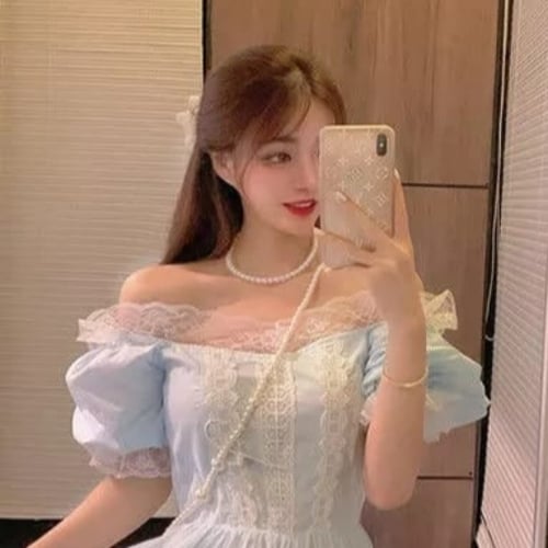 فستان نسائي سادة باطراف دانتيل وبأكمام قصيرة منتفخ...