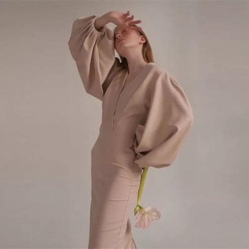 فستان نسائي أنيق ، بفتحة عنق على شكل V ، وتصميم أك...