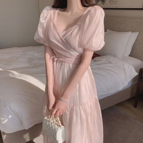 فستان نسائي أنثوي ناعم وبتصميم لطيف ، أكمام منتفخة...