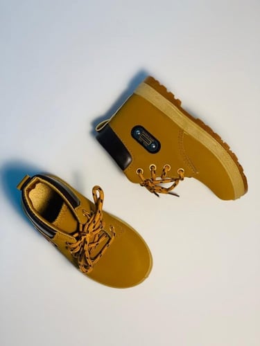 جزمه كاحل بأربطة امامي للاولاد الصغار