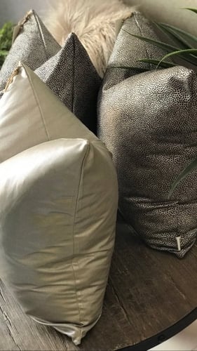 غطاء وسادة إيلين منقط أسود