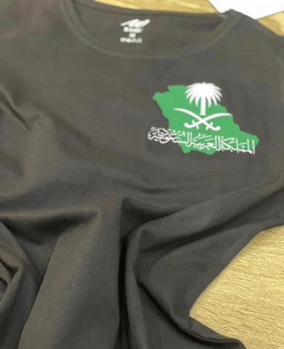 تشيرت نسائي بتصميم لليوم الوطني