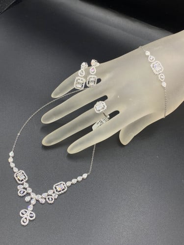 طقم ذهب ابيض عيار 18