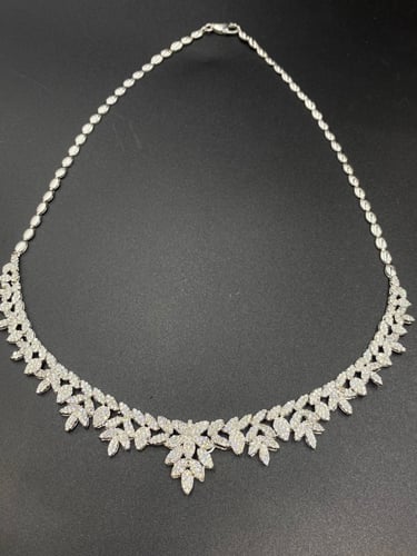 طقم ذهب ابيض عيار 18