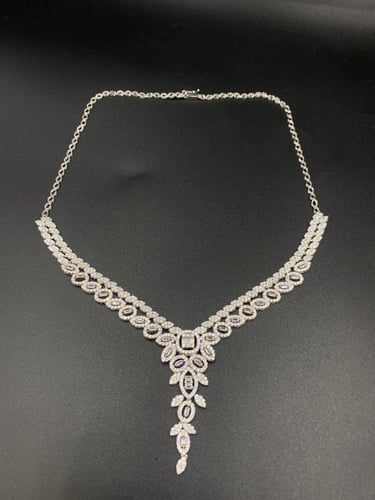 طقم ذهب ابيض عيار 18