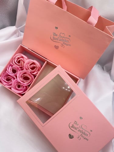 علبة هدايا اللون وردي