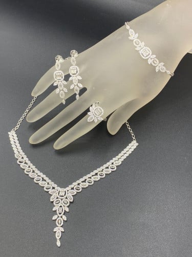 طقم ذهب ابيض عيار 18