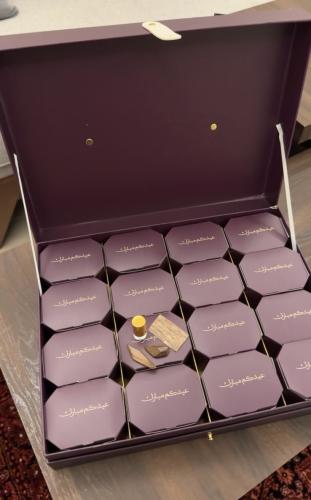 شنطة بنفسجية مميزة ١٦ علبة توزيعات