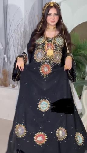 اسود ملون