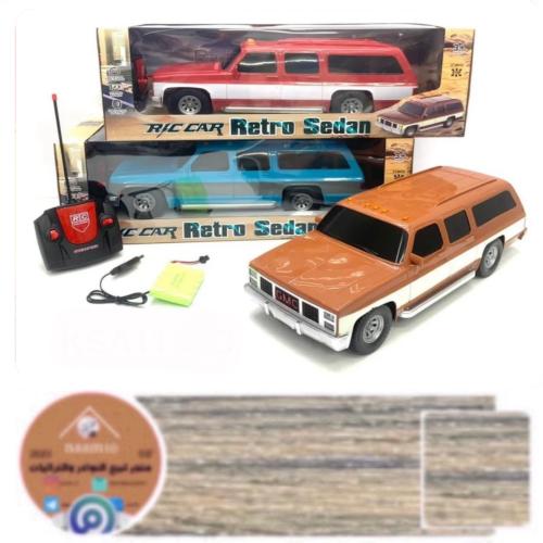 سيارة صالون الموديل القديم بنية تعمل بالريموت