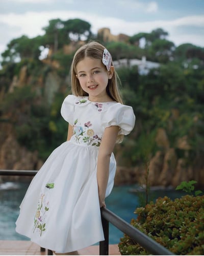 فستان الفراشات و الزهور الأبيض