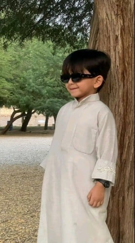 ثوب ولادي مطرز بالاسم