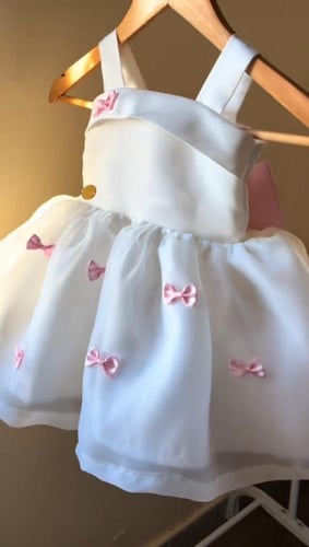 فستان العيد بناتي بشكل انيق أبيض