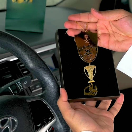 تعليقة سيارة بالاسم مع شعار نادي الأهلي وكأس النخب...