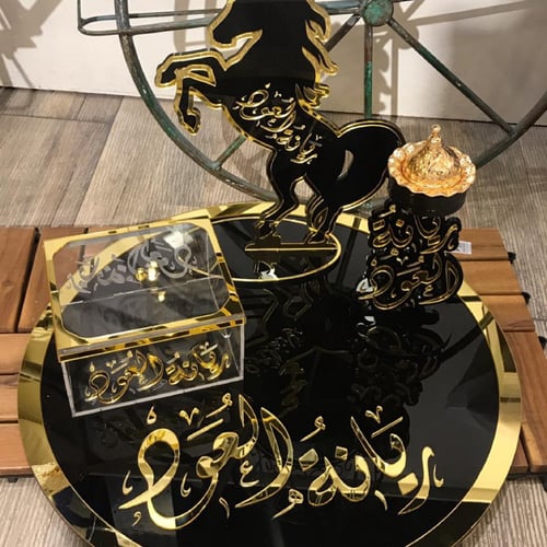 صينية ضيافة اكريليك مبخرة بتصميم خيل بلونين اسود و...