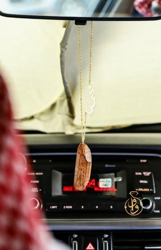 تعليقة كسرة عود للسيارة بالاسم