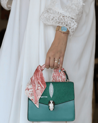 سكارف الاحرف - زخارف