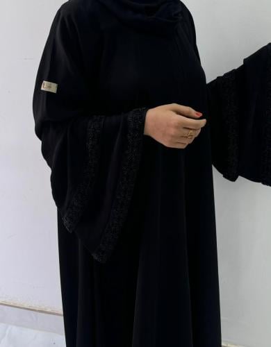 عباية هياء دبل كلوش أكمام طبقتين محدده بكلفة شك