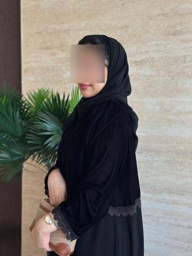 عبايه مخمل وكريب ملكي