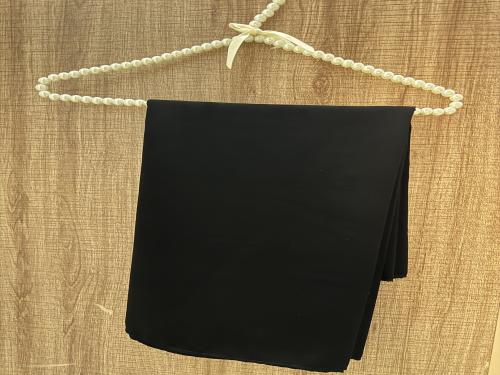 طرحه ملكيه سواد فاحم.