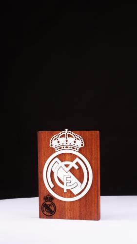 درع فخم بشعار ريال مدريد