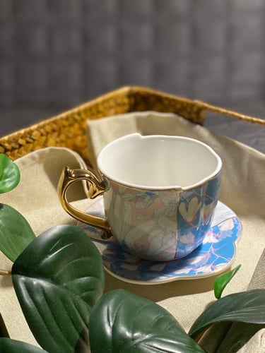 كوب مورد نصف أزرق نصف وردي