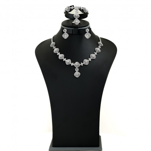 طقم نسائي فضة عيار 925 لمسة ألماس