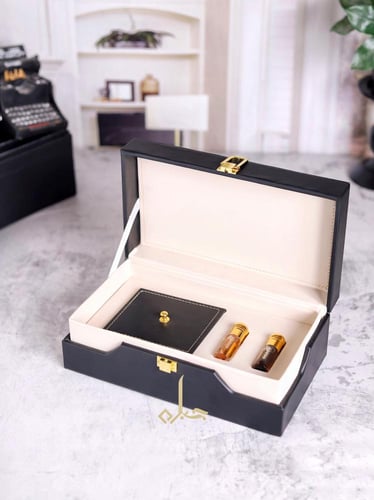 علب جلد فاخره ( اوقييتين كينام و ٢ ربع توله )